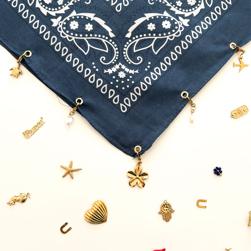 Bandana Charms Bleu Paisley — Fait Main