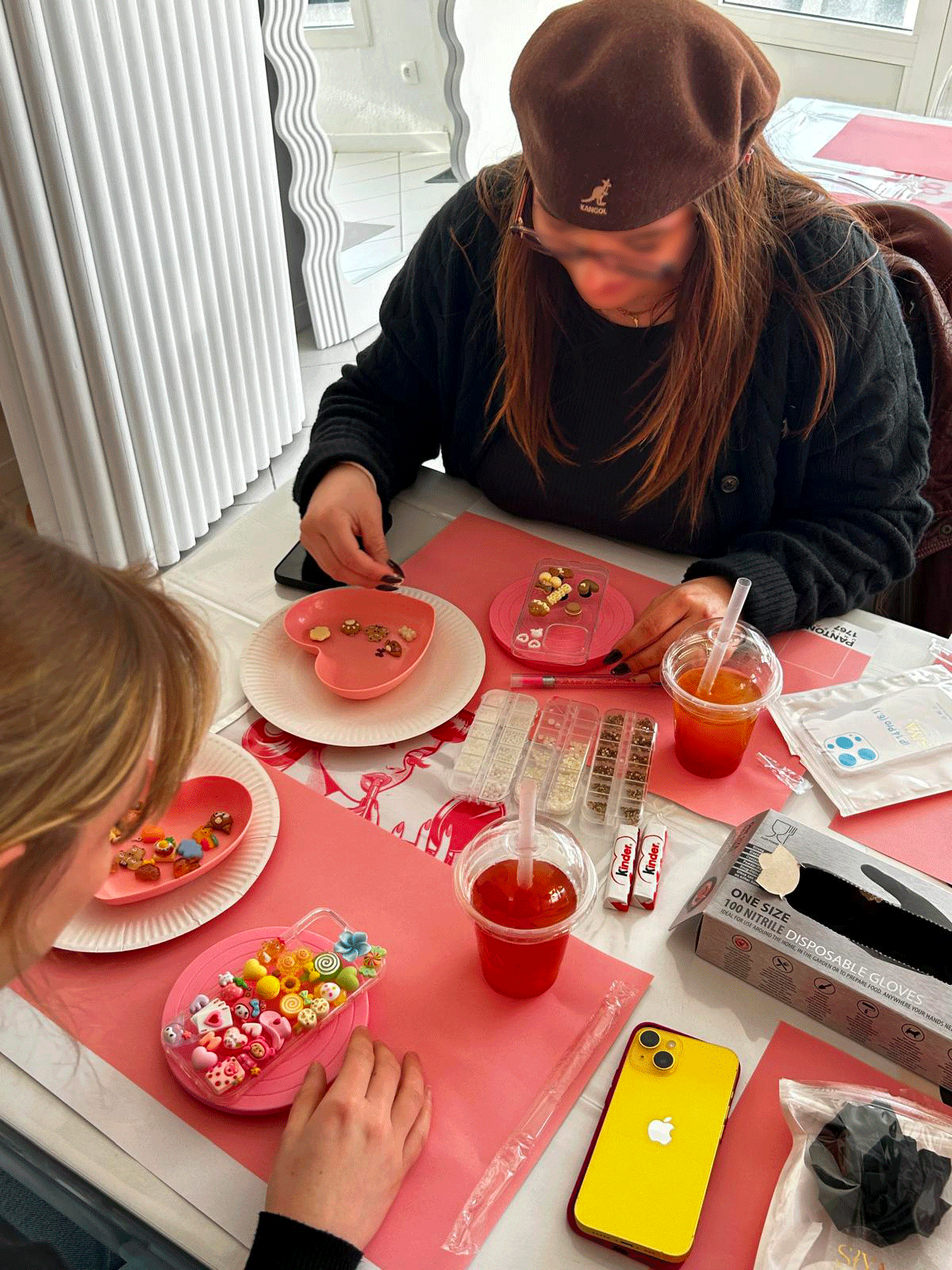 Atelier DIY Decoden facile : créez votre coque de téléphone kawaii sans être une artiste avec le kit Siya Vibes