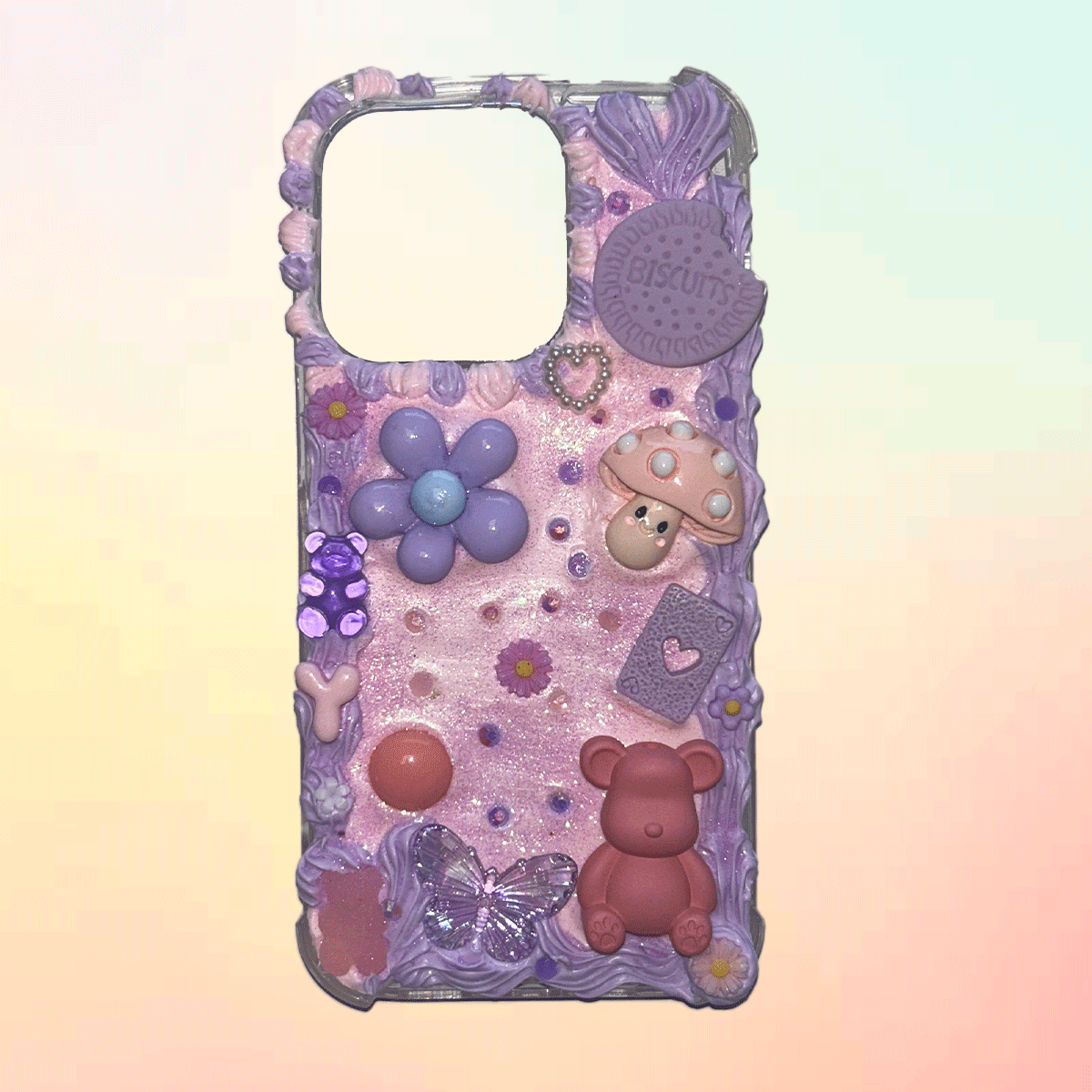 Coque Decoden mushroom faite main : exemple de personnalisation kawaii avec relief et cabochons