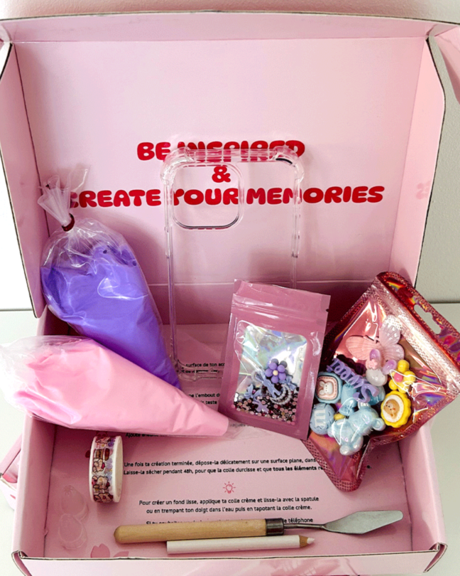 Contenu réel de la box Tokyo Kawaii avec accessoires pour créer une coque Decoden
