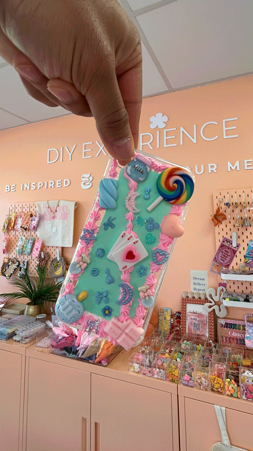 Résultat d’une coque Decoden Kawaii créée par une ado avec le kit Tokyo Kawaii